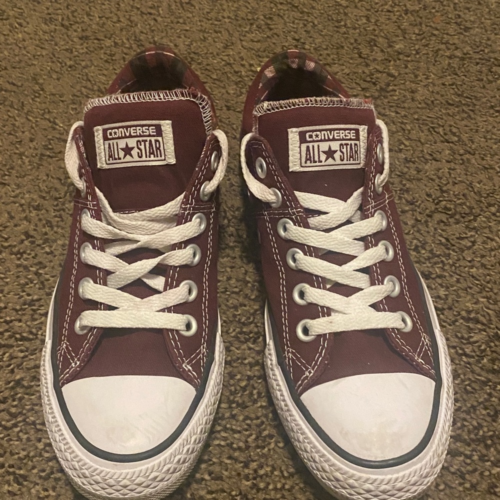 Converse All Star Whine And White Size 7 US